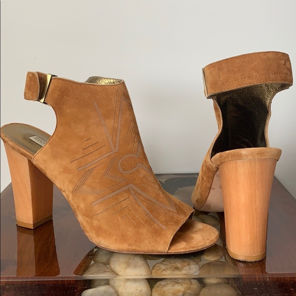 Cynthia Vincent heel